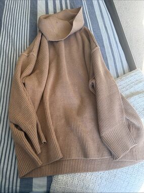 BNWT Turtleneck Ribbed Knit Poncho